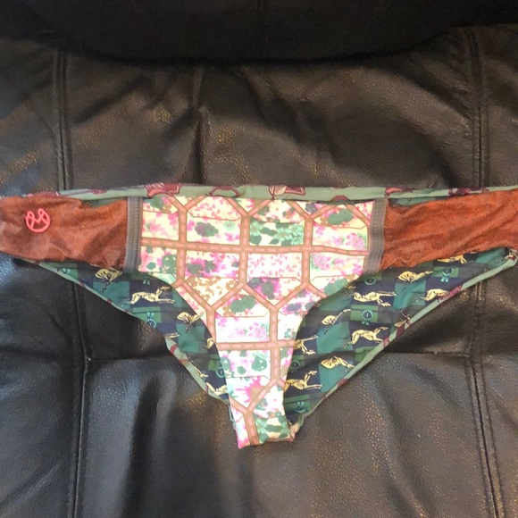 Maaji women’s bikini bottoms size M - Picture 1 of 3